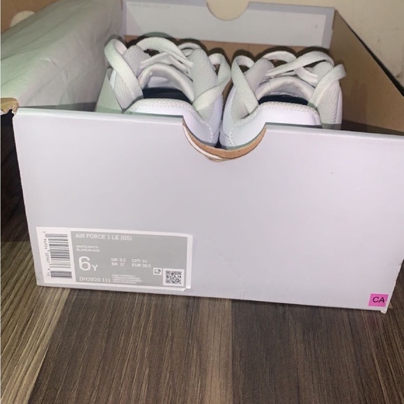 Size six mens Nike airforces 1s - Picture 2 of 5